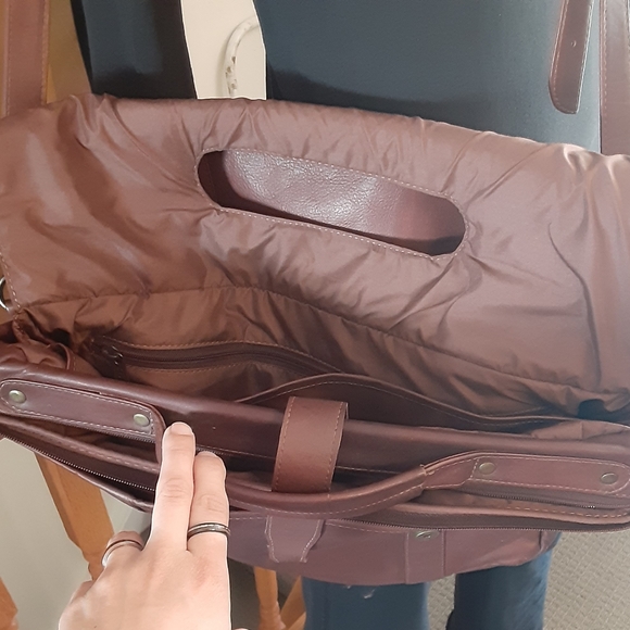 Vintage Unisex Brown Genuine Leather Crossbody Laptop/ Messenger Bag - Picture 7 of 8